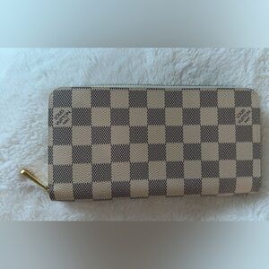 Louis Vuitton Zippy Wallet